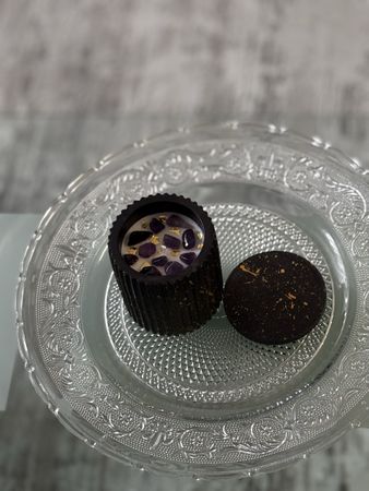 Candela artigianale con ametista al aroma di vaniglia