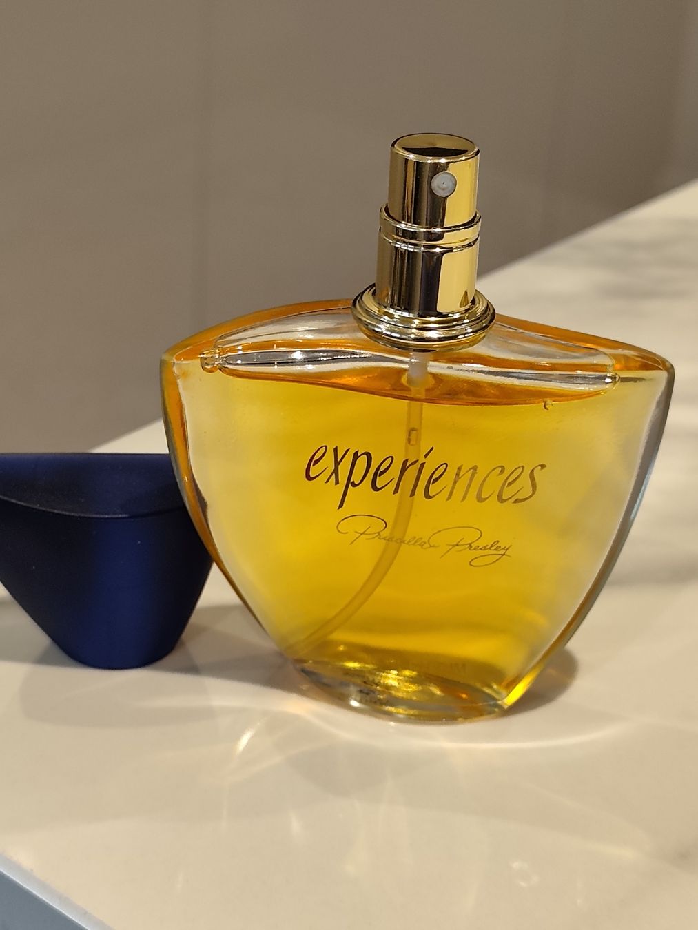 Profumi & Eau de Toilette: Parfume Experiences Priscilla Presley 50 ml – Usato da Männedorf venduto da Ursik_OnlineShop 2