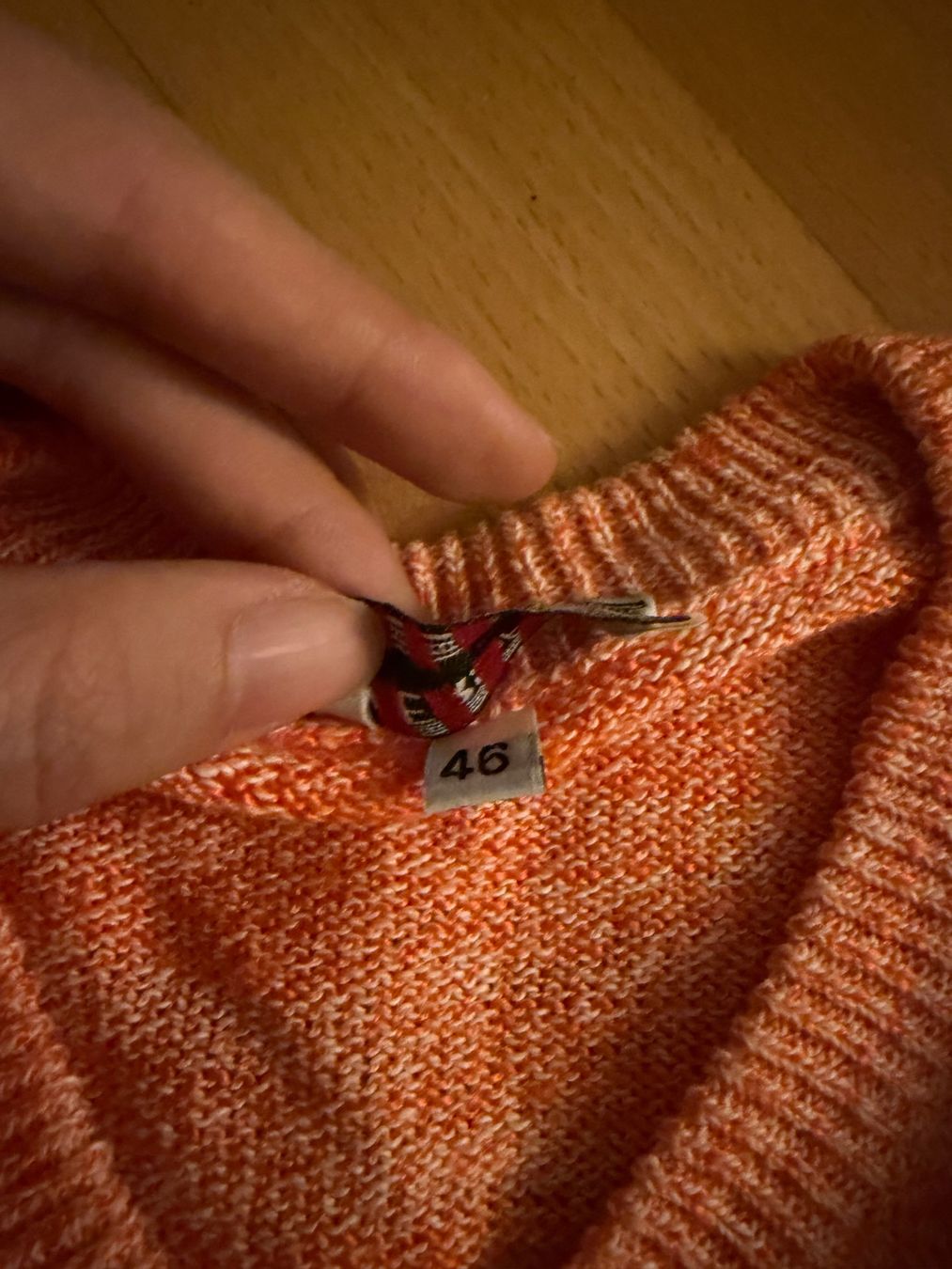 Versace Maglioni & Felpe: Vintage Versace Pullover orange weiss Gr. M oversized gut – Usato da kloten venduto da domireto 4