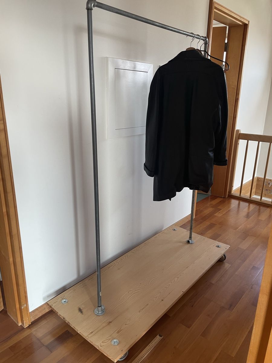Guardaroba: Rolling Clothes Rack - Industrial Style – Usato da Zürich venduto da dhtwetm 3
