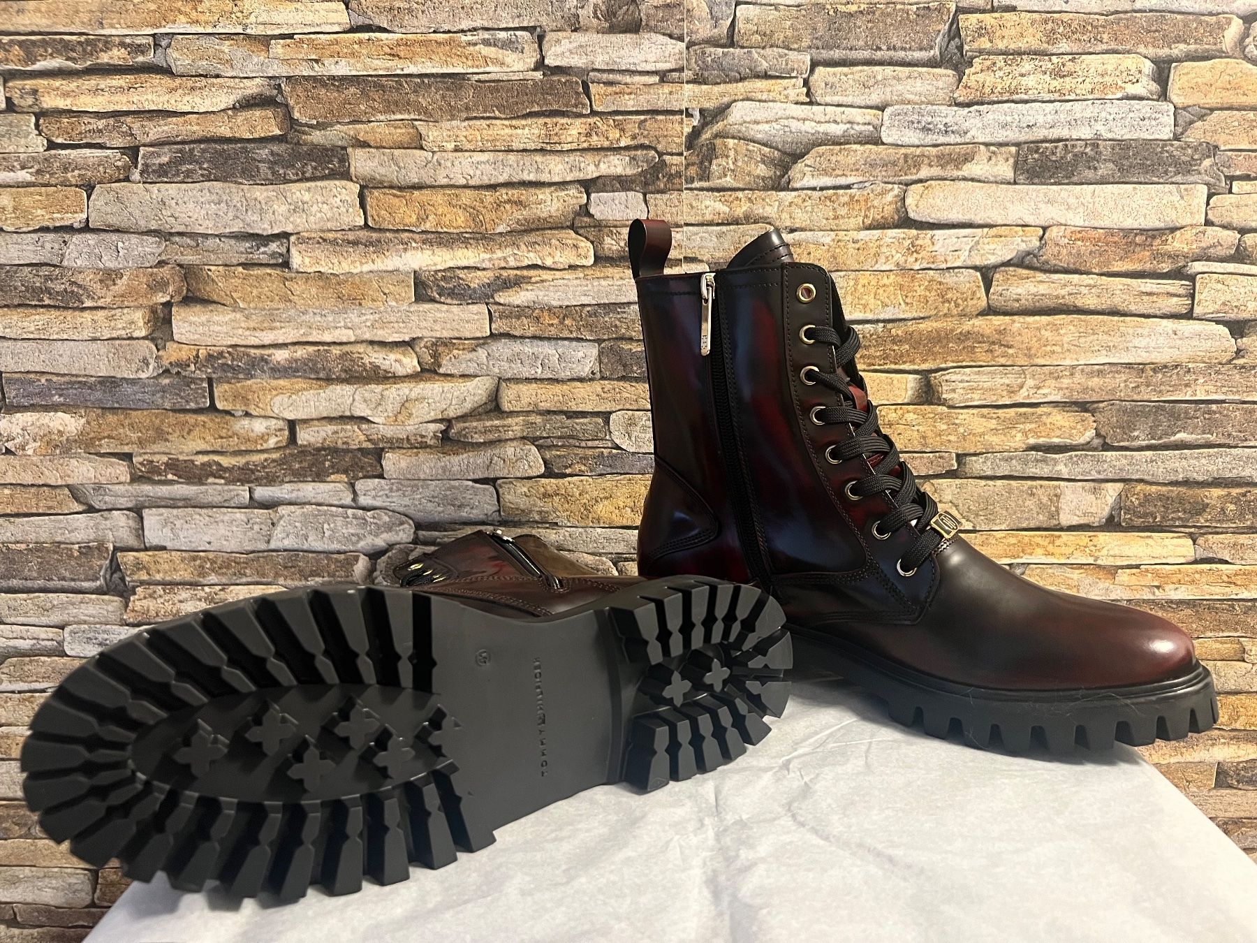 Tommy Hilfiger Scarpe da donna: Tommy Hilfiger Polished Lace Up Gr. 41 – Nuovo e nell'imballaggio originale da Bern venduto da No1e 5