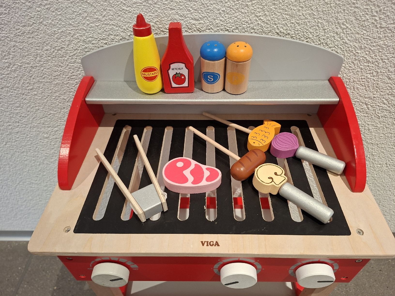 Spielzeuge: Kinder Holzgrill – Gebraucht aus Einsiedeln von Amna_163