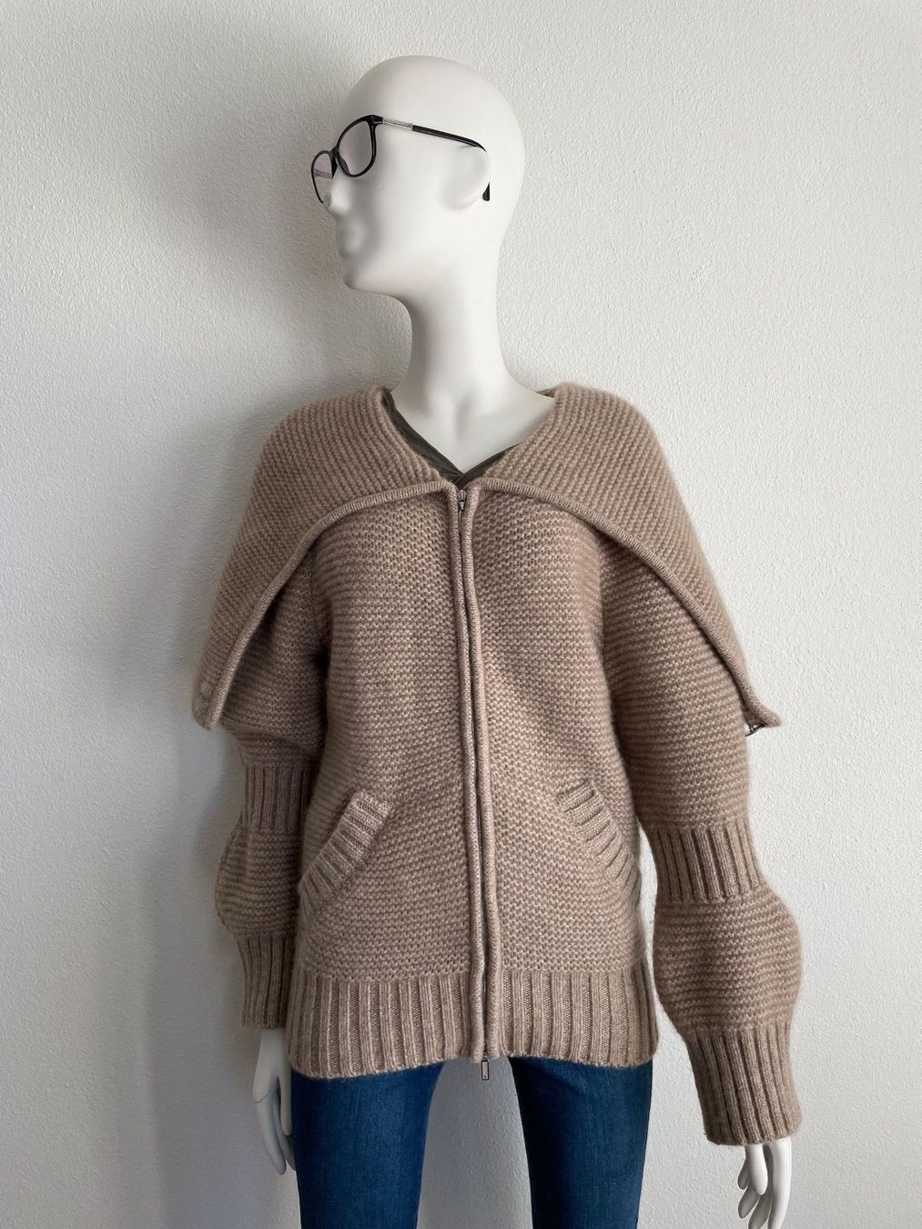 Chanel Pullover & Sweatshirts: Chanel Strickjacke – Neu (gemäss Beschreibung) aus Winterthur von 19.19