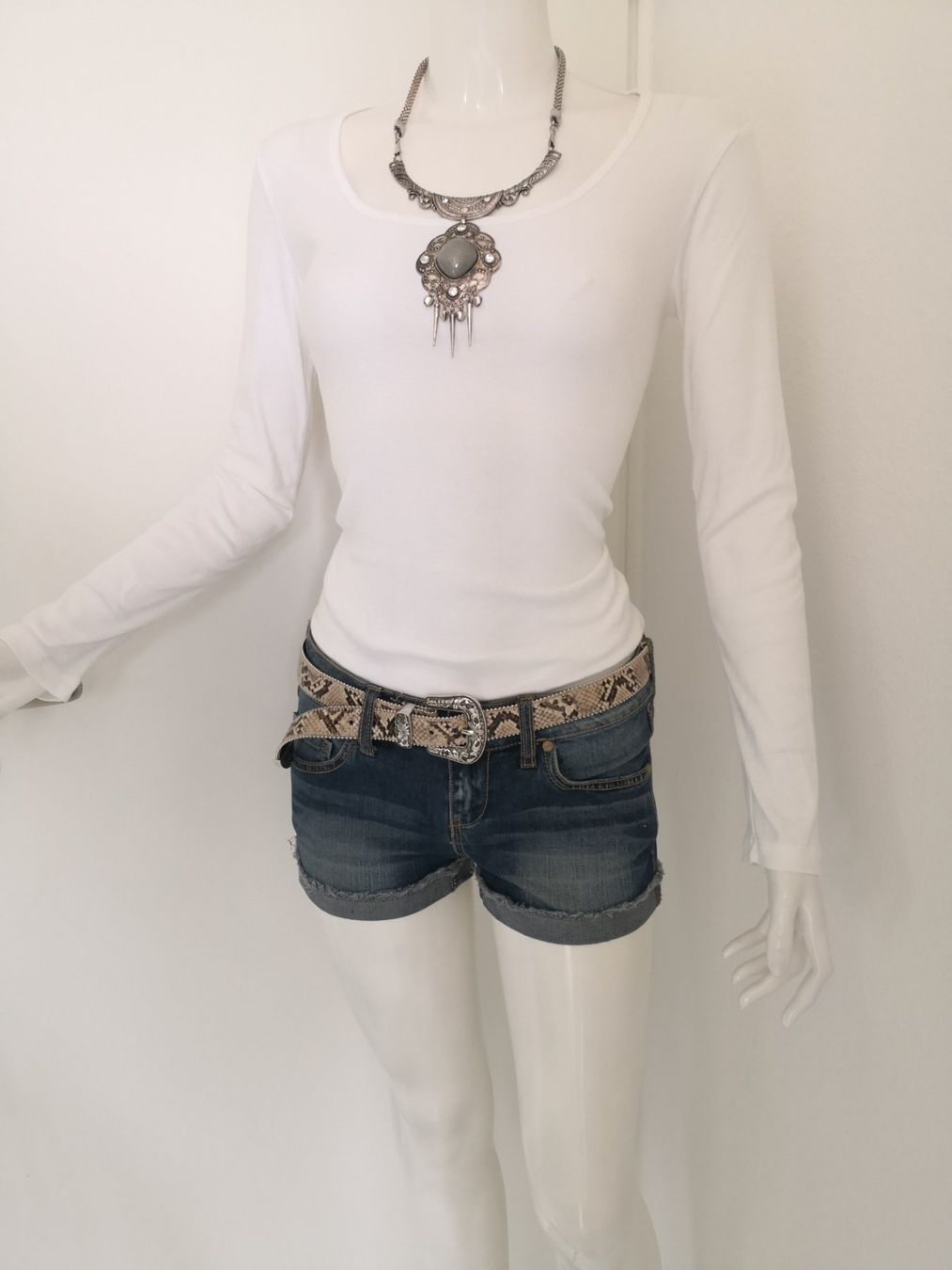 Mango T-Shirts: 🤩MANGO LANGARM T-SHIRT WEISS – Gebraucht aus Olten von Naja-Twins-Twins 6