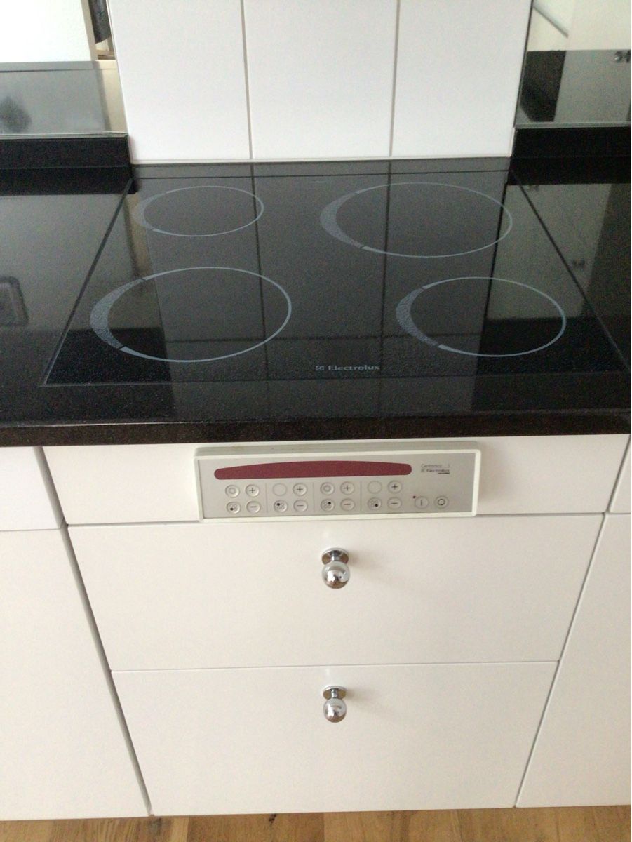 Cuisinières: Glaskeramik Kochfeld Electrolux – D'occasion à Ittigen par 132465 1