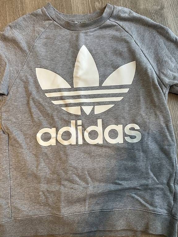 Maglioni & Felpe: Originaler Adidas Pullover in M – Usato da Spreitenbach venduto da Sabrina.dc