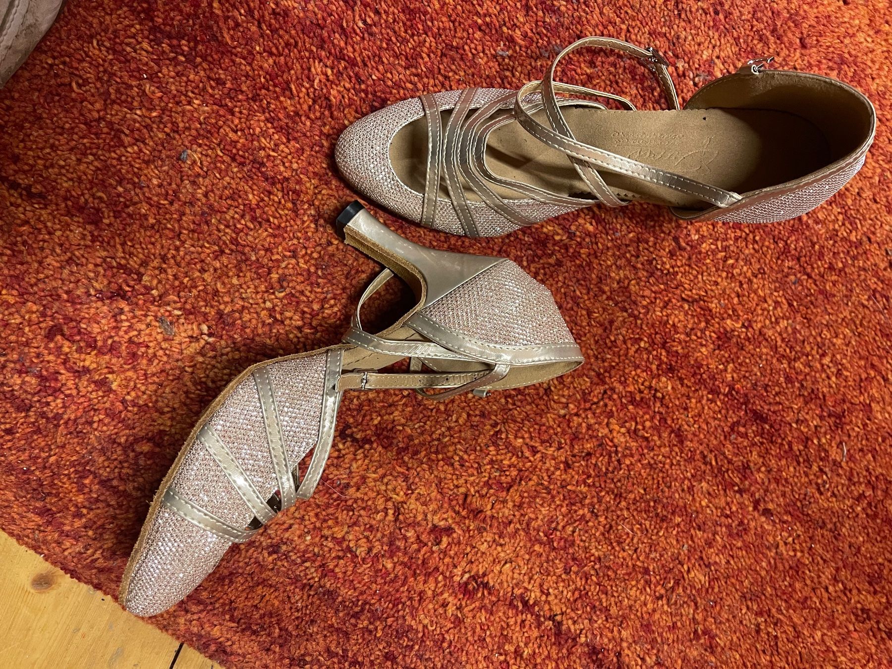 Scarpe da donna: Tanz Schuhe – Nuovo (secondo la descrizione) da Hinterkappelen venduto da simona67 1