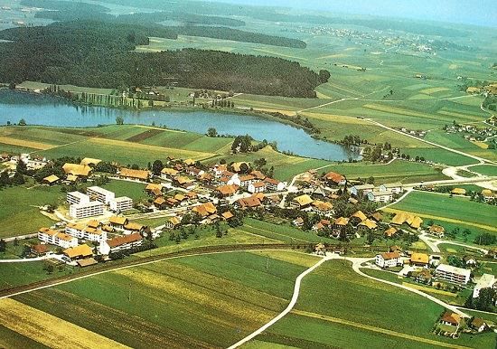 Cartoline postali: MOOSSEEDORF Flugaufnahme – Usato da Jona venduto da philajona