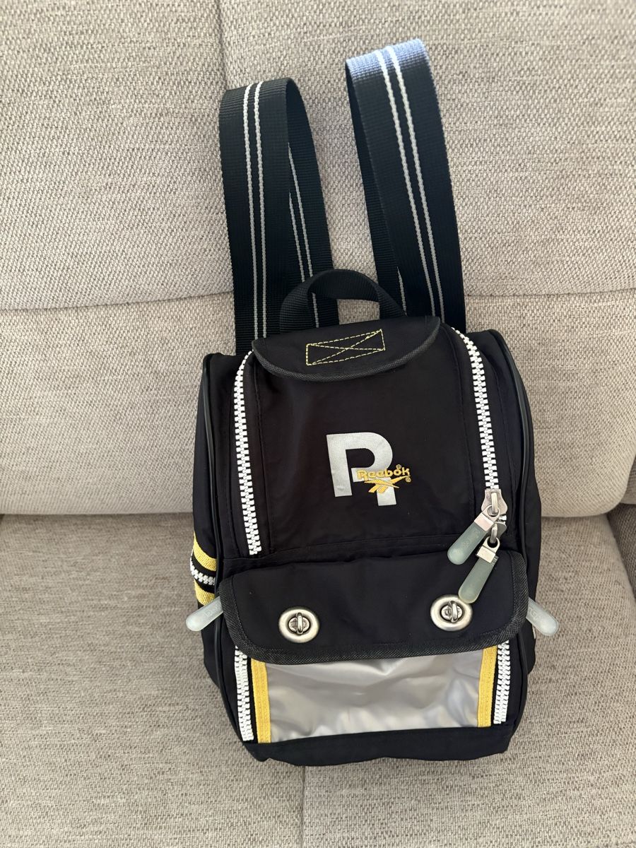 Reebok Zaini: Schwarzer, cooler Mini-Rucksack von Reebok – Usato da Zürich venduto da fioredivita