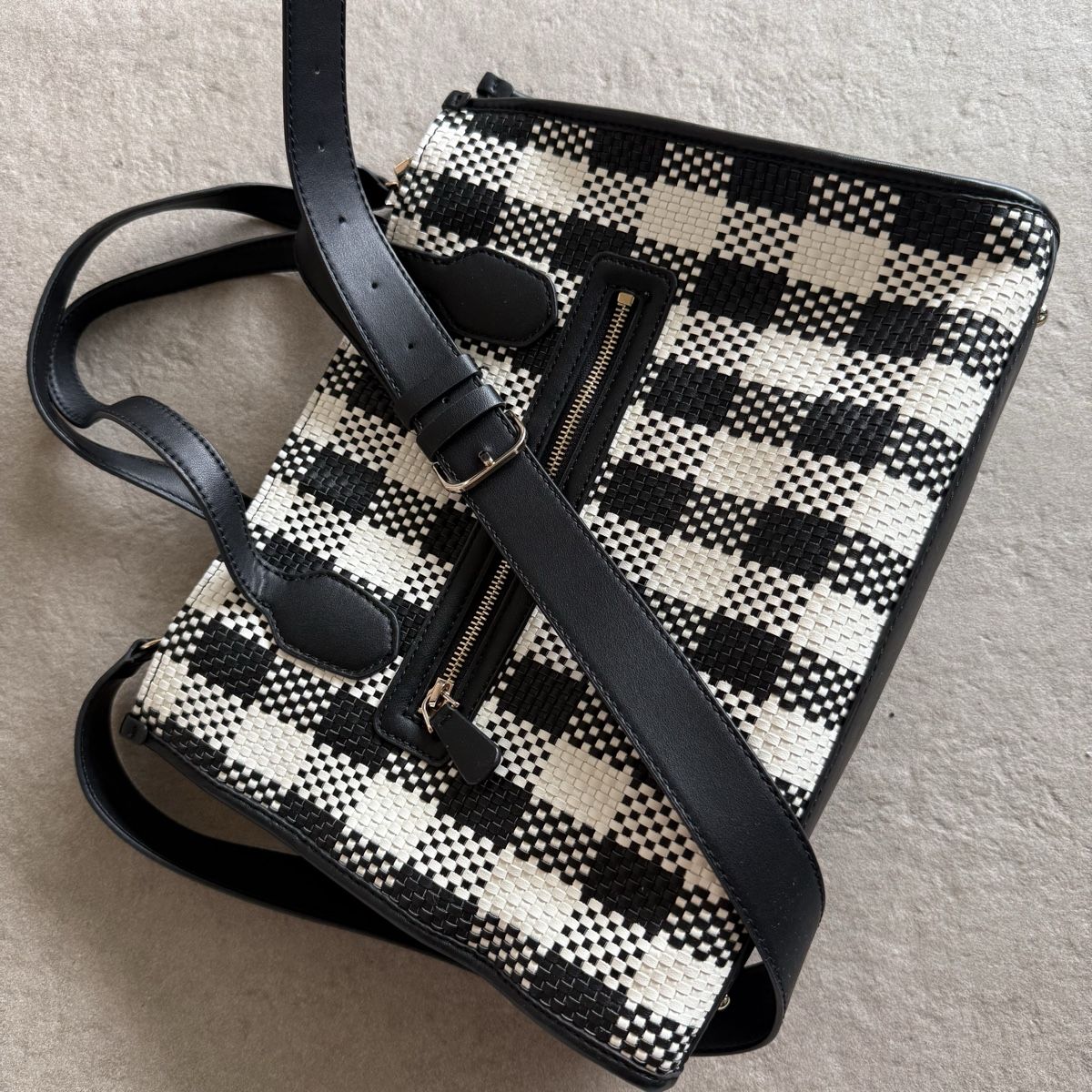 Guess Borse da donna: Guess black & white tote bag – Usato da Boswil venduto da hey.itsme 1