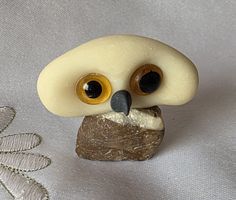 Eule Figur Naturstein Handgmacht und wunder schön sie Foto