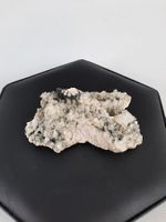 Apophyllit-Stufe mit schwarzem Turmalin