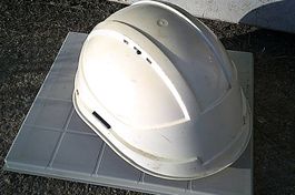 Casque de chantier avec lunettes de protection