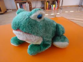 FROSCH ** MACHT QUAAK-GERÄUSCHE