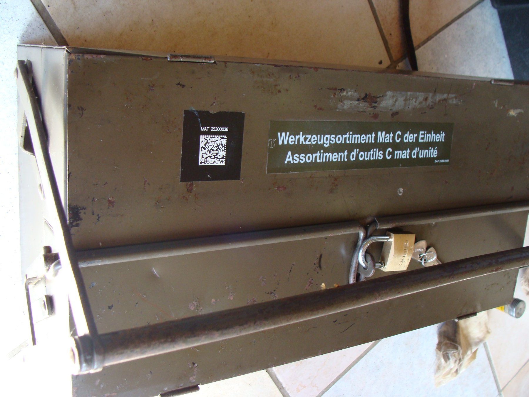 Schweizer Armee Armi bianche: Pour celliers militaires, caisse complette. – Usato da Cuarny venduto da hen_g7hn 7