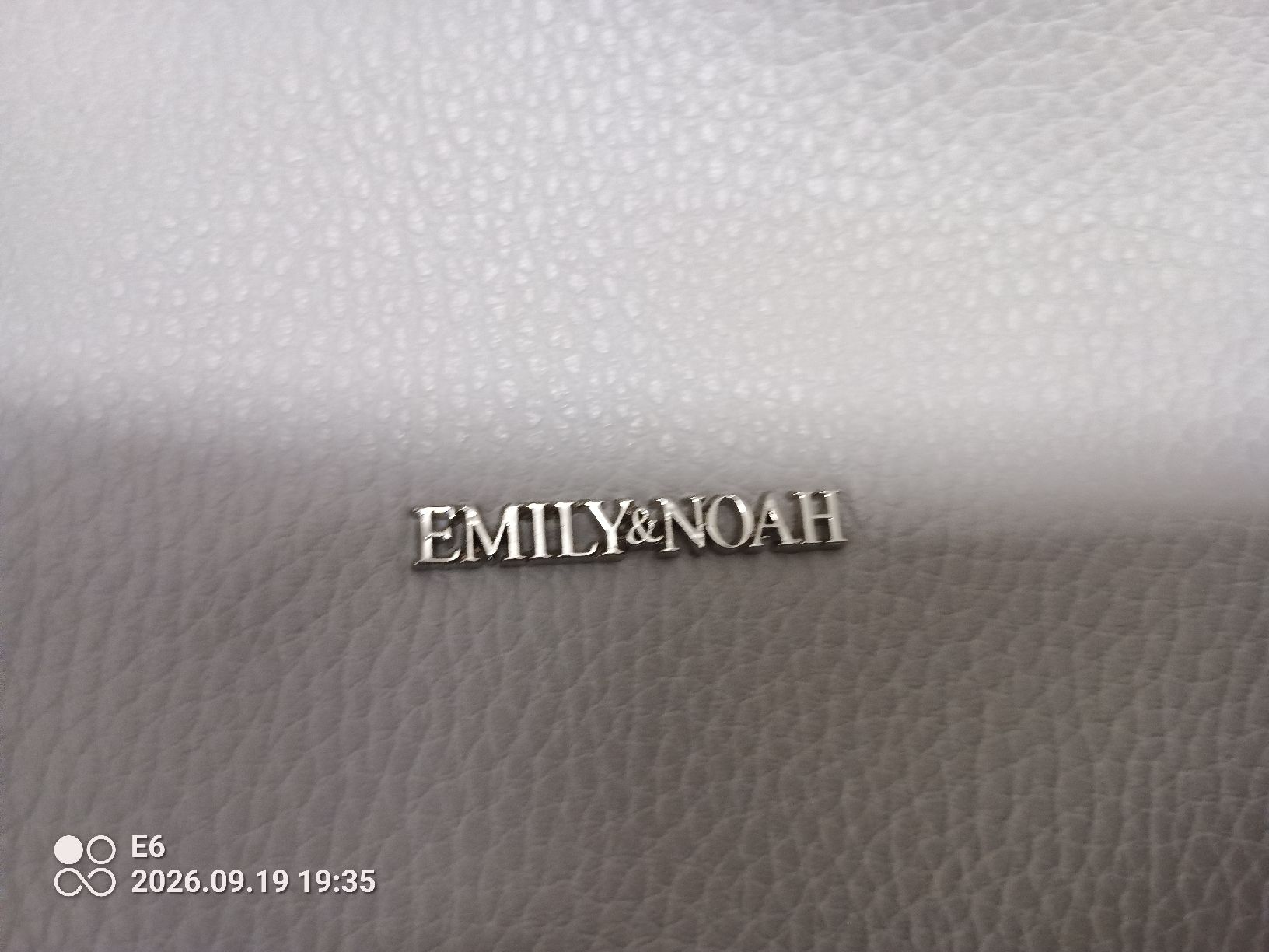 Taschen für Damen: Elegante Tasche Marke: Emily Noah – Neu (gemäss Beschreibung) aus Zürich von Mitzi6 3