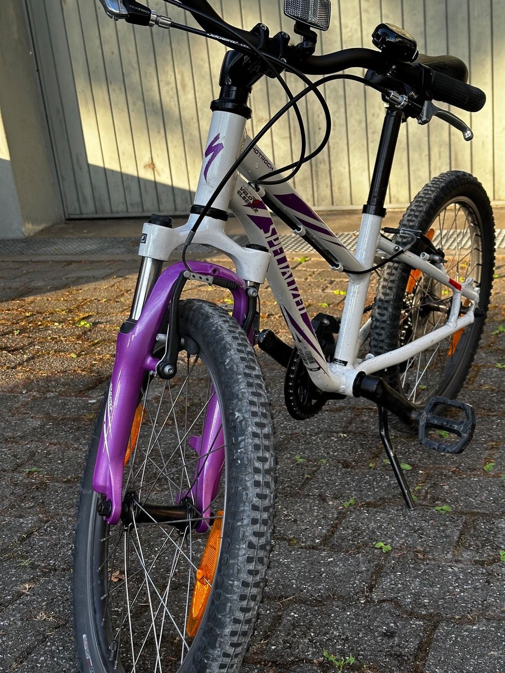 Veicoli per bambini: Kinderfahrrad Specialized 20 – Usato da Zürich venduto da Danijar7 1