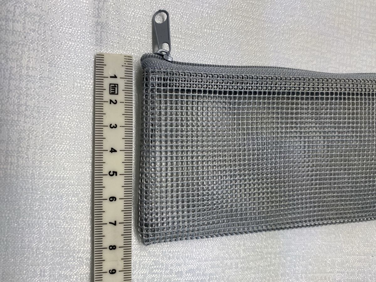 Altro in  Abbigliamento & Accessori: Etui grau Gitternetz Reissverschluss – Usato da Hausen AG venduto da corinne_g 2