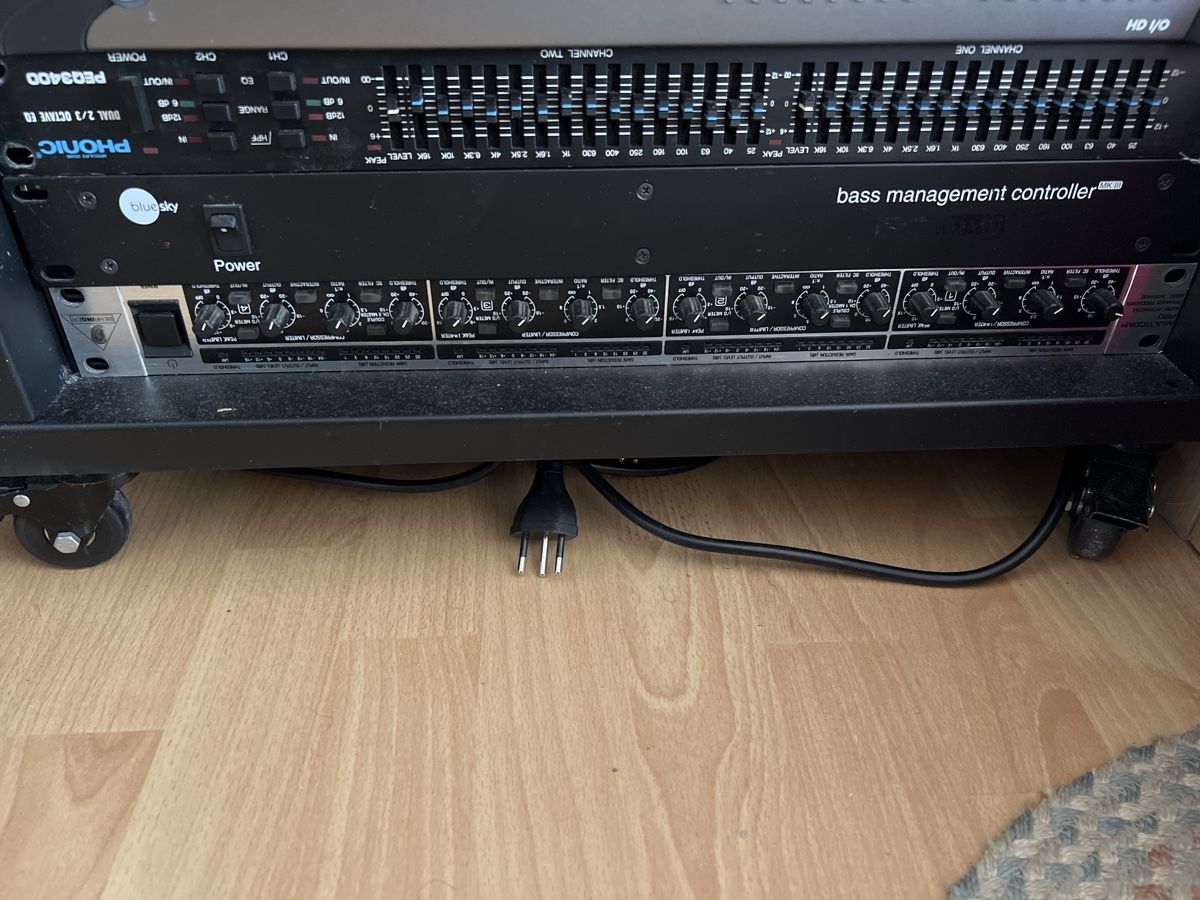 Equalizzatori: Blue Sky Audio Bass Management Controller - Top Zustand! – Usato da Luzern venduto da Virus-Sounds 1