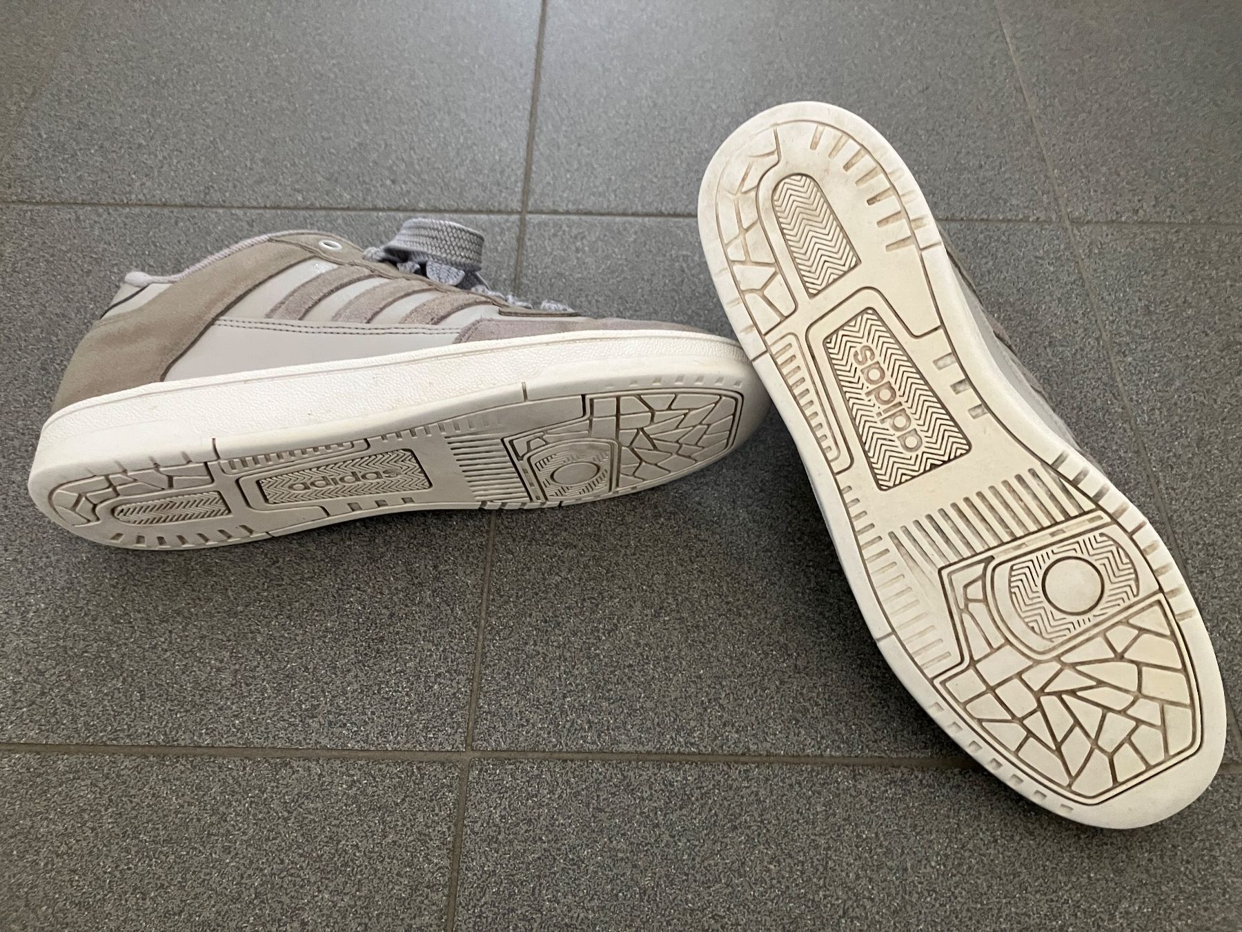 Adidas Chaussures hommes: Adidas Sneaker Gr. 43 – D'occasion à Ruggell par VegasGirl 2