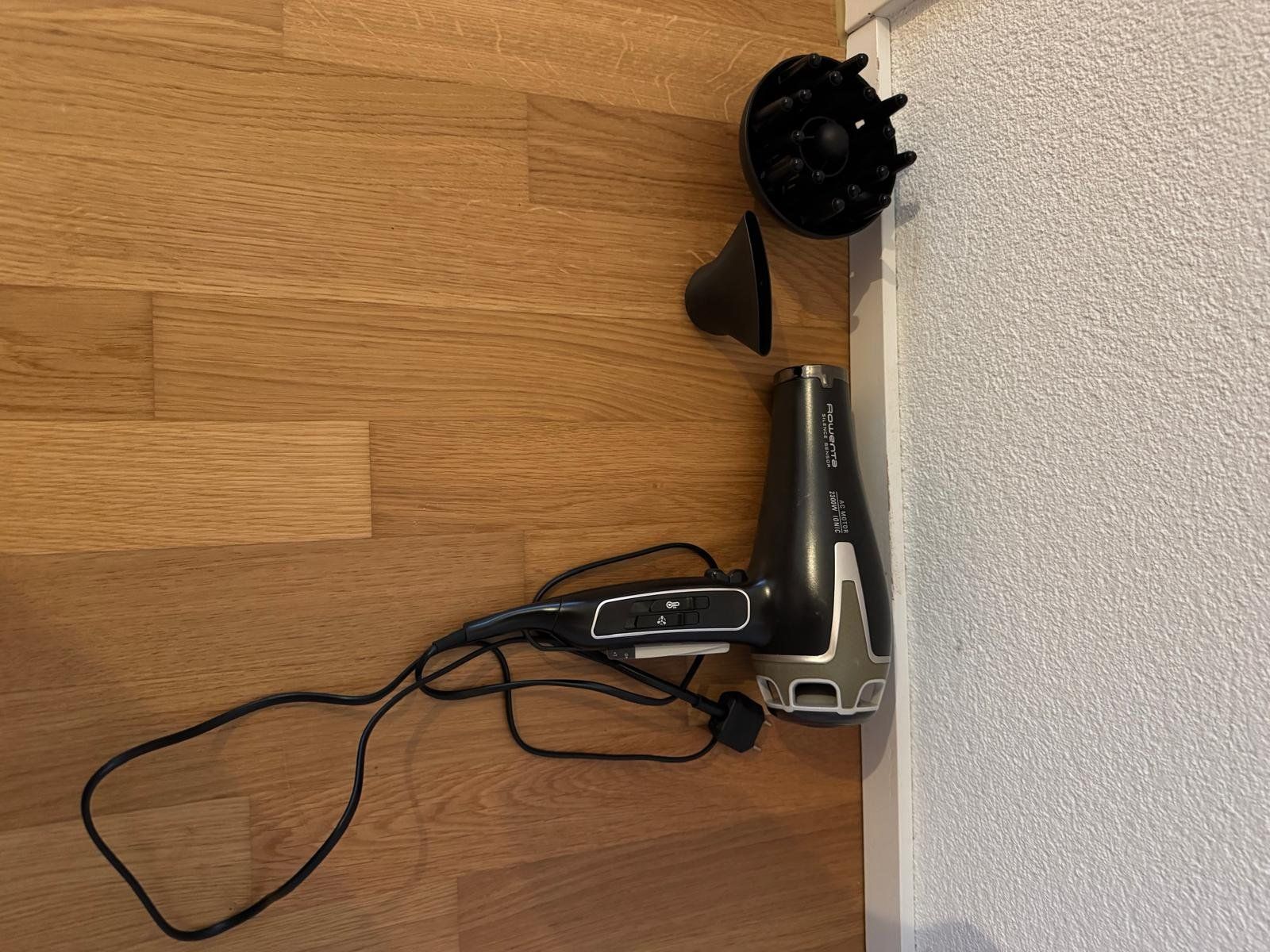 Rowenta Sèche-cheveux: Rowenta Haartrockner 2300 W mit Diffusor und Stylingdüse – D'occasion à Grenchen par Injac