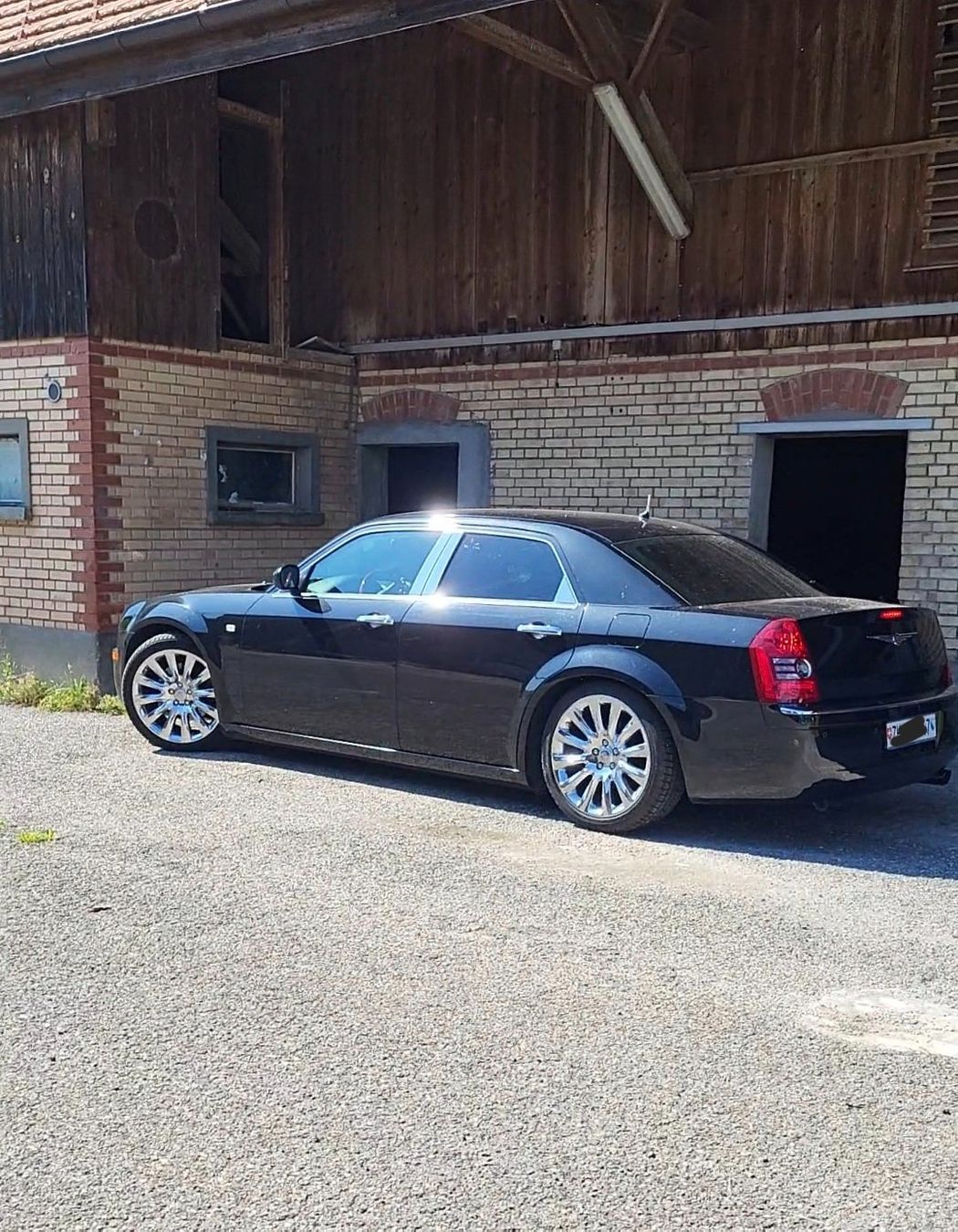 Chrysler Automobili: Chrysler 300C schwarz – Usato da Wald ZH venduto da SwissPawnshop 1