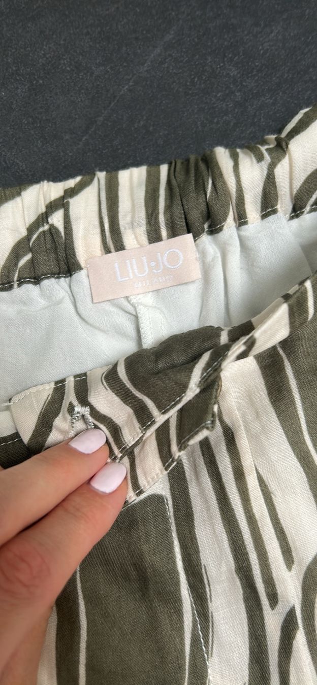 Liu Jo Pantaloni: Sommerliche Liu Jo Shorts mit Muster – Usato da Schwarzenbach SG venduto da spa_28pd 1