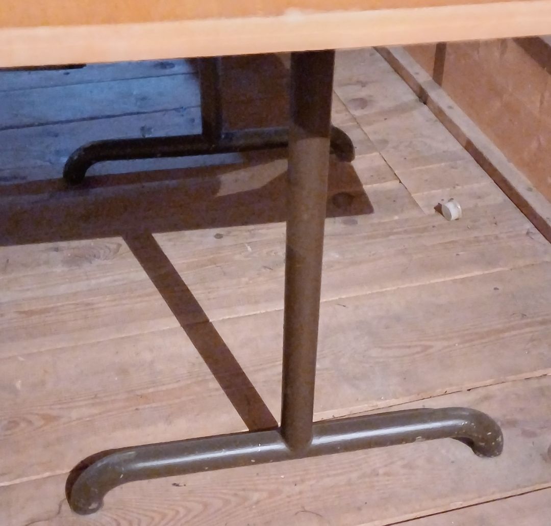 Tavoli: schöner robuster 4 er Holztisch – Usato da Flaach venduto da ker_6ml7 2