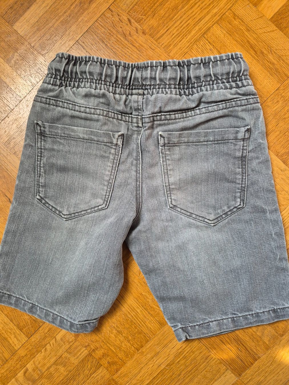 C&A Pantaloni: Jeansshorts, grau, Gr. 110 – Usato da Dietikon venduto da grafad 1