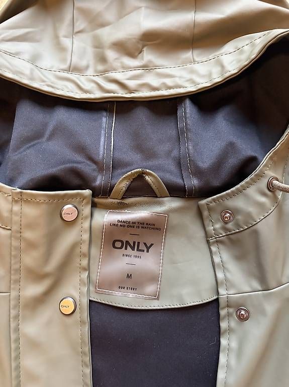 Giacche: Regenjacke – Usato da Kirchberg BE venduto da Melanie.MaraM 1