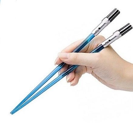 Set di posate: Bacchette / Chopsticks Set Star Wars Lightsaber – Nuovo e nell'imballaggio originale da Avegno venduto da SBA-Shop 1