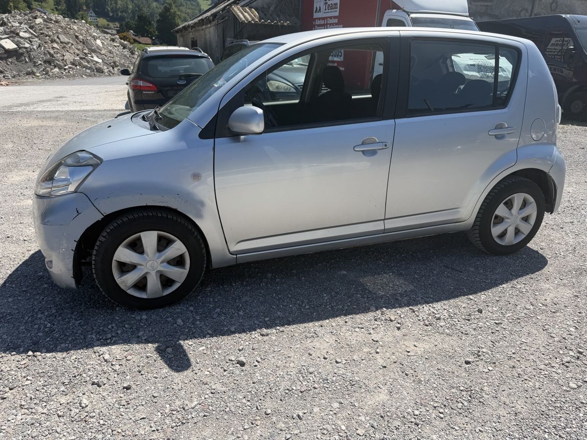Daihatsu Autos: Daihatsu Sirion 1.3 4X4 2009 – Gebraucht aus Mollis von BSL10 2