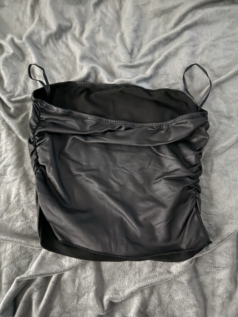 Top: Schickes, schwarzes Bandeau-Top in Leder-Optik, – Nuovo (secondo la descrizione) da Boswil venduto da virgi06 1