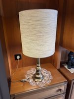 Stilvolle Vintage Tischlampe / Messingfuss & Stoffschirm