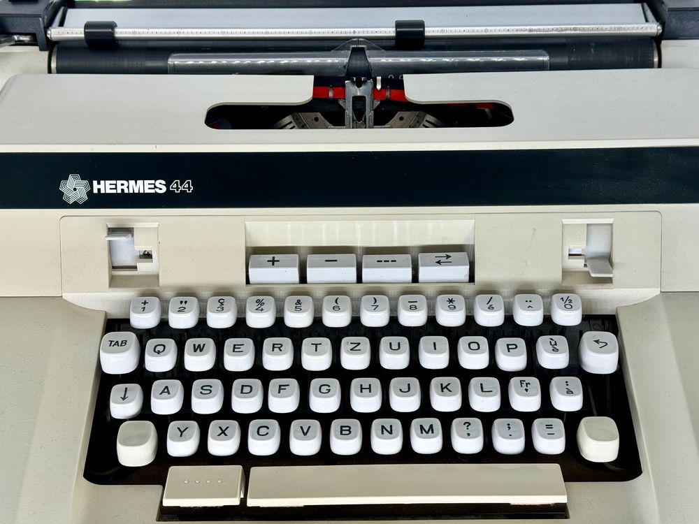 Machine à écrire Hermes 44 Superbe état | Kaufen auf Ricardo