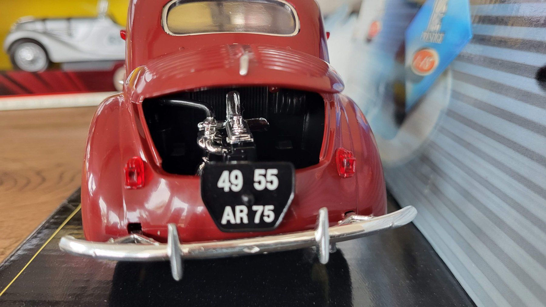 Solido Modellautos: Renault 4CV Berline 1:18 Solido – Gebraucht aus Rothrist von Juana5 4