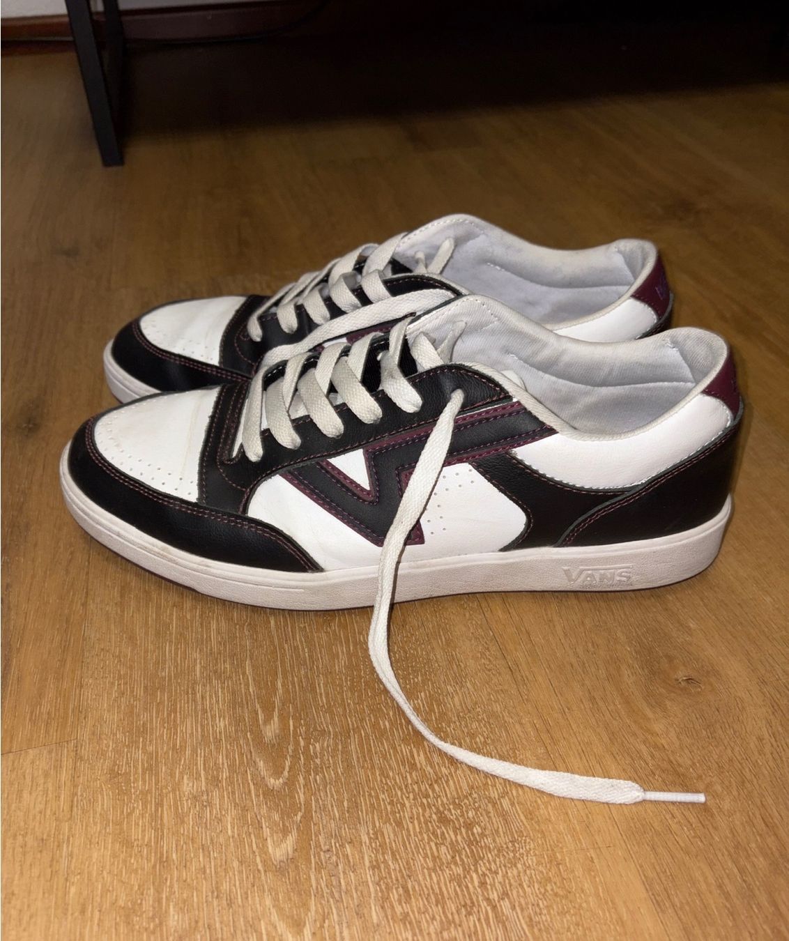 Vans Scarpe da uomo: Schwarz-weiße Vans Low-Top Sneaker – Usato da Sementina venduto da risal 2