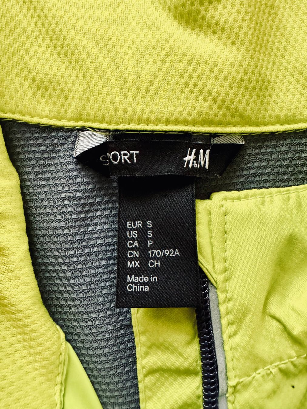 H&M Giacche: H&M Laufjacke – Usato da Pfäffikon ZH venduto da Stickiller 1