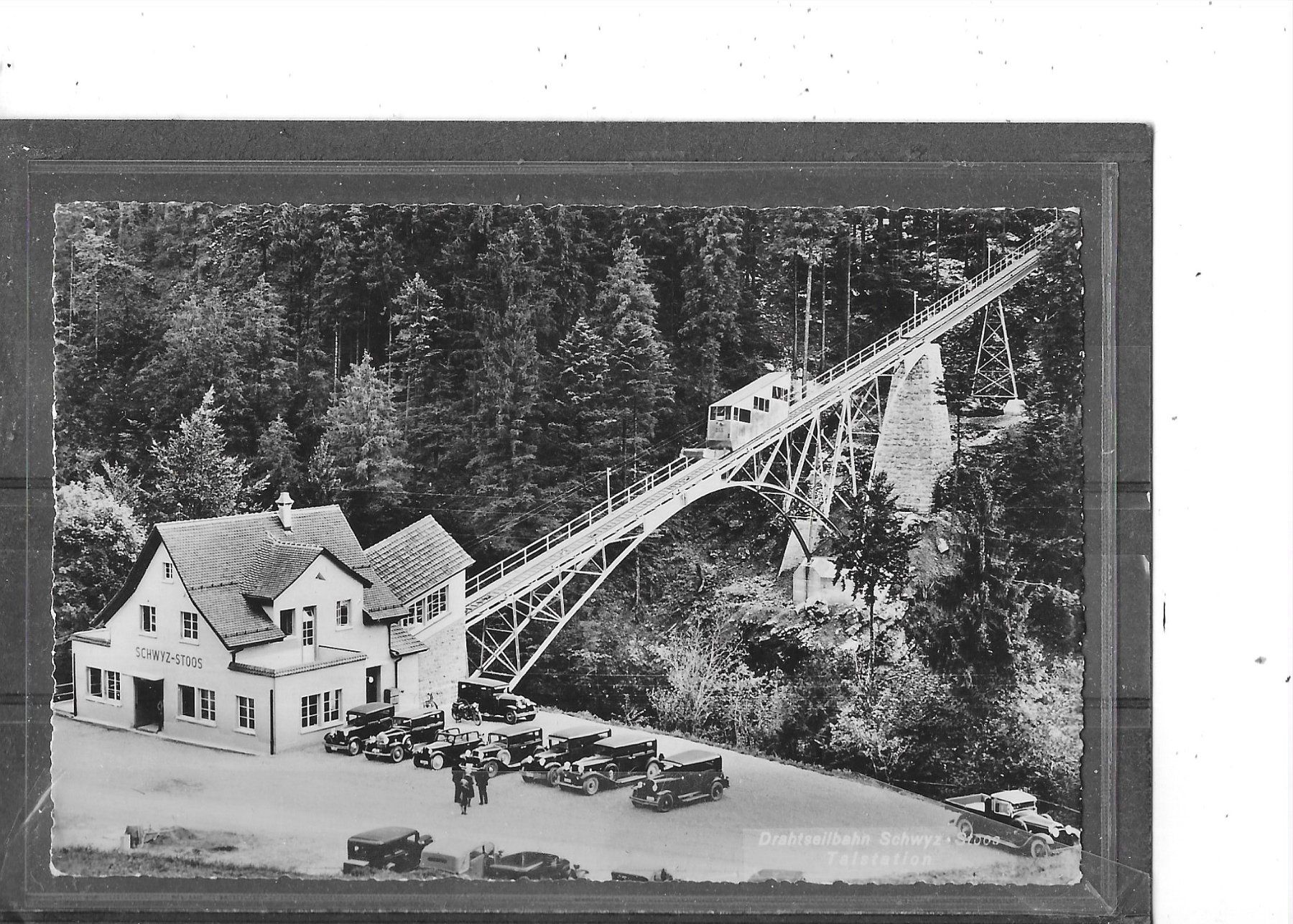 Ansichtskarten: SZ Drahtseilbahn Schyz-Stoos  Talstation mit Oldtimer – Gebraucht aus Schocherswil von Wilare