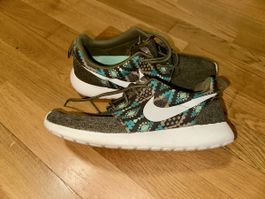 Nike Roshe Sneaker, Grün/Muster, Grösse 42.5