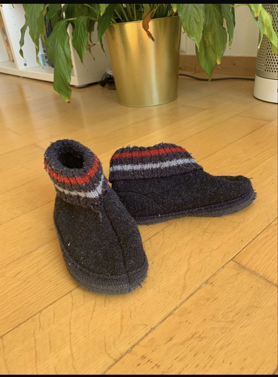 Scarpe per ragazzi: Wool house boots - Gr.25 – Usato da Stäfa venduto da TheGoldenRabbit