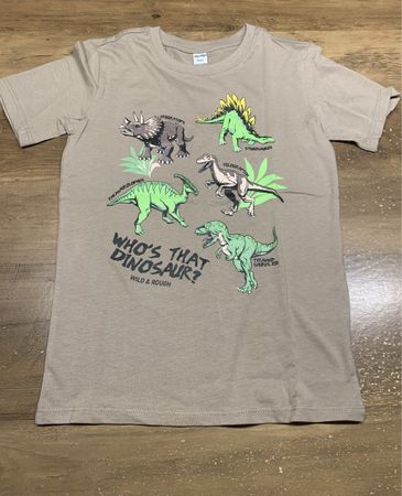 T-Shirt mit Dino-Motiven, Gr. 122/128