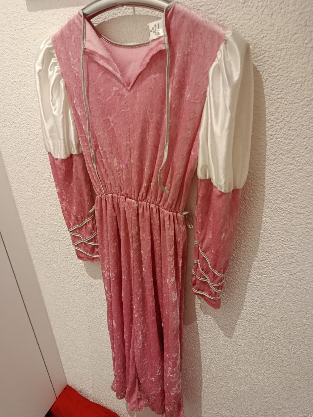 Costumi: Hofdamenkleid Grösse 140 – Usato da Wattwil venduto da sunicheyenne 1