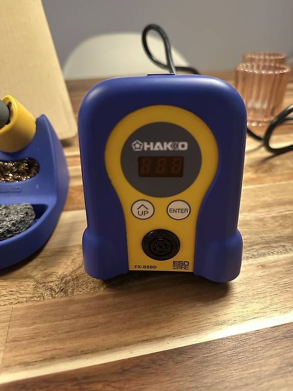 Tutti gli attrezzi: Hakko FX-888D Lötstation – Usato da Winterthur venduto da Venjof