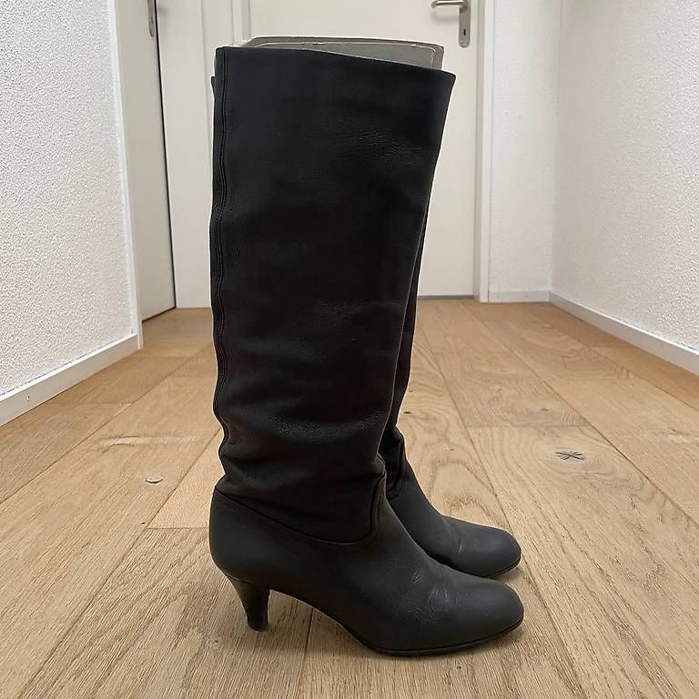 Bally Scarpe da donna: Lederstiefel von Bally Grösse 35 – Usato da Aarburg venduto da Qin3ze 1