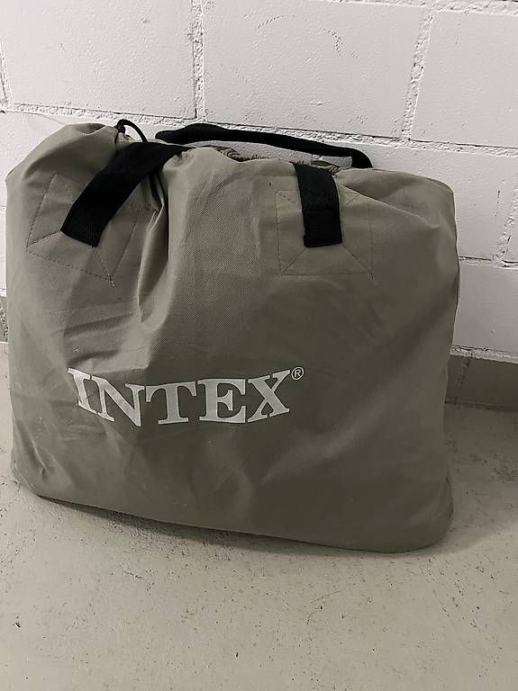 Matelas: Intex inflatable mattress  – D'occasion à Rüschlikon par CourtneyM