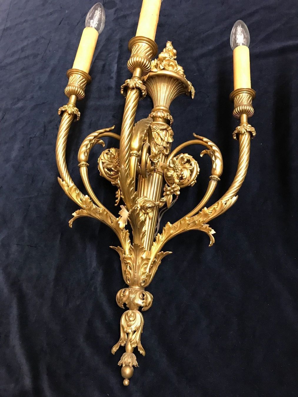 Lampade: Antik Bronze 2 Wandlampen  ca.70cm – Usato da Zürich venduto da Artnuvo 2