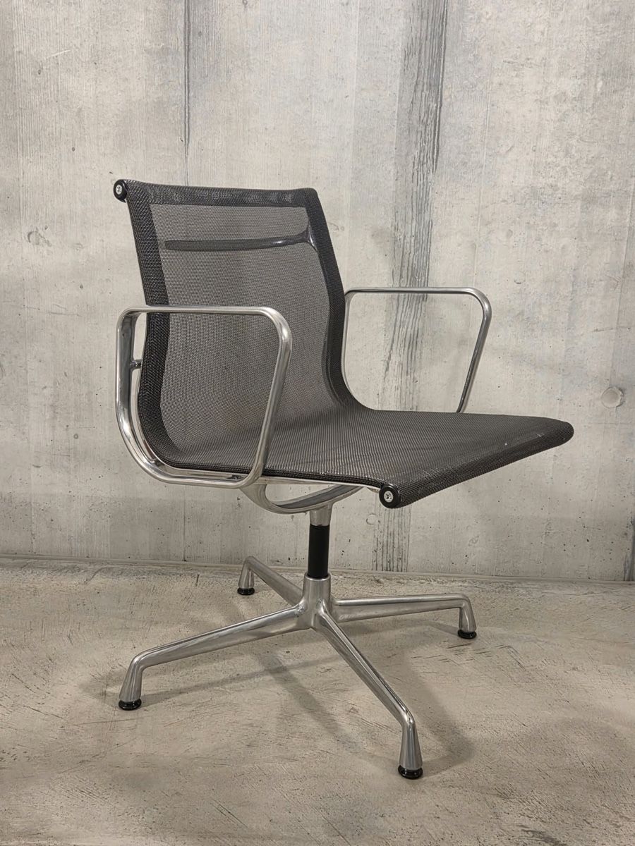 Vitra Sedie: Vitra ea108 Netzbezug – Usato da Urdorf venduto da Msakul 2