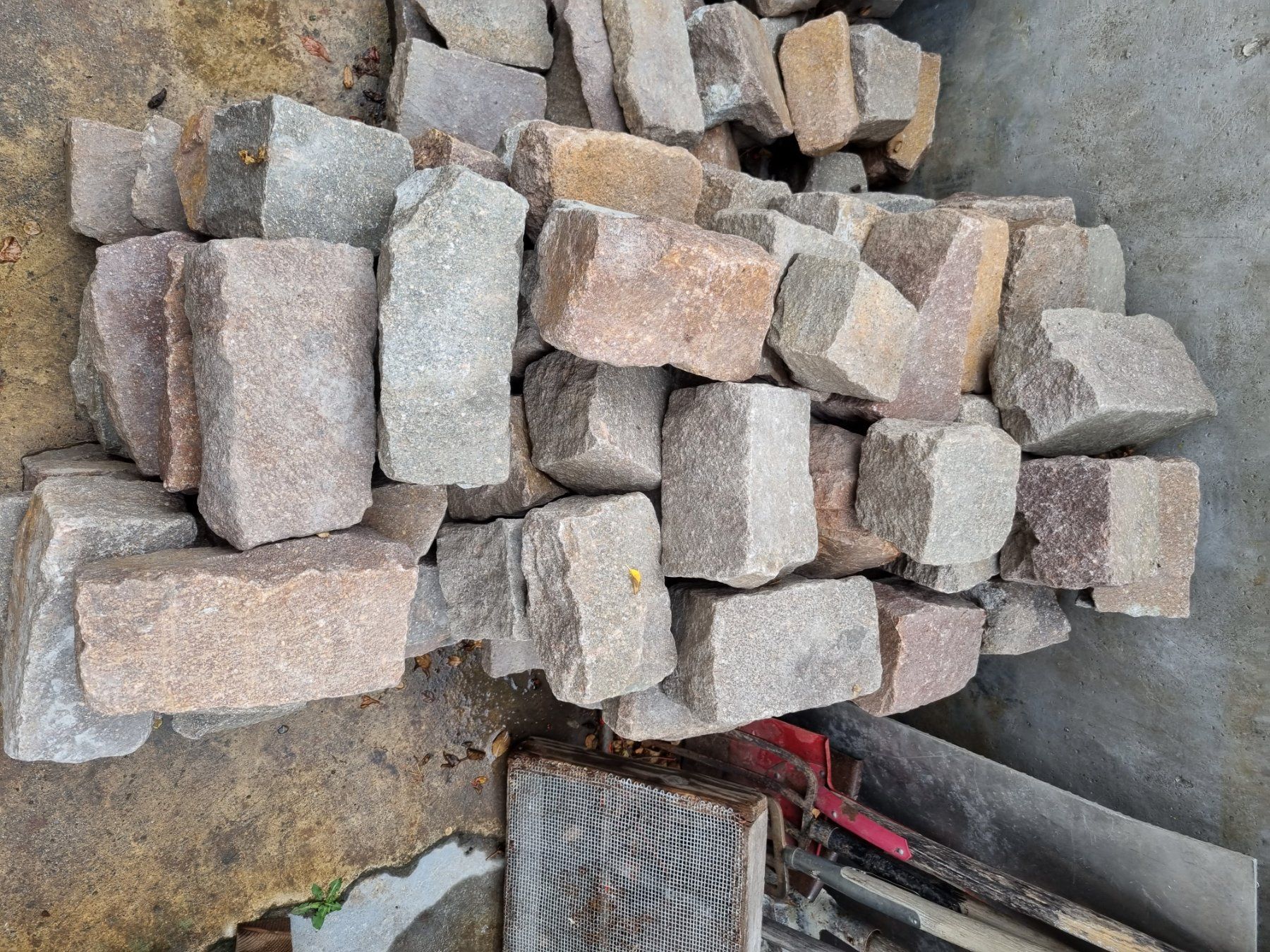 Pierres & tuiles: 1 Posten Borphyr-Granitsteine, verschiedene Grössen – D'occasion à Fürstenaubruck par PizBeverin2018 3