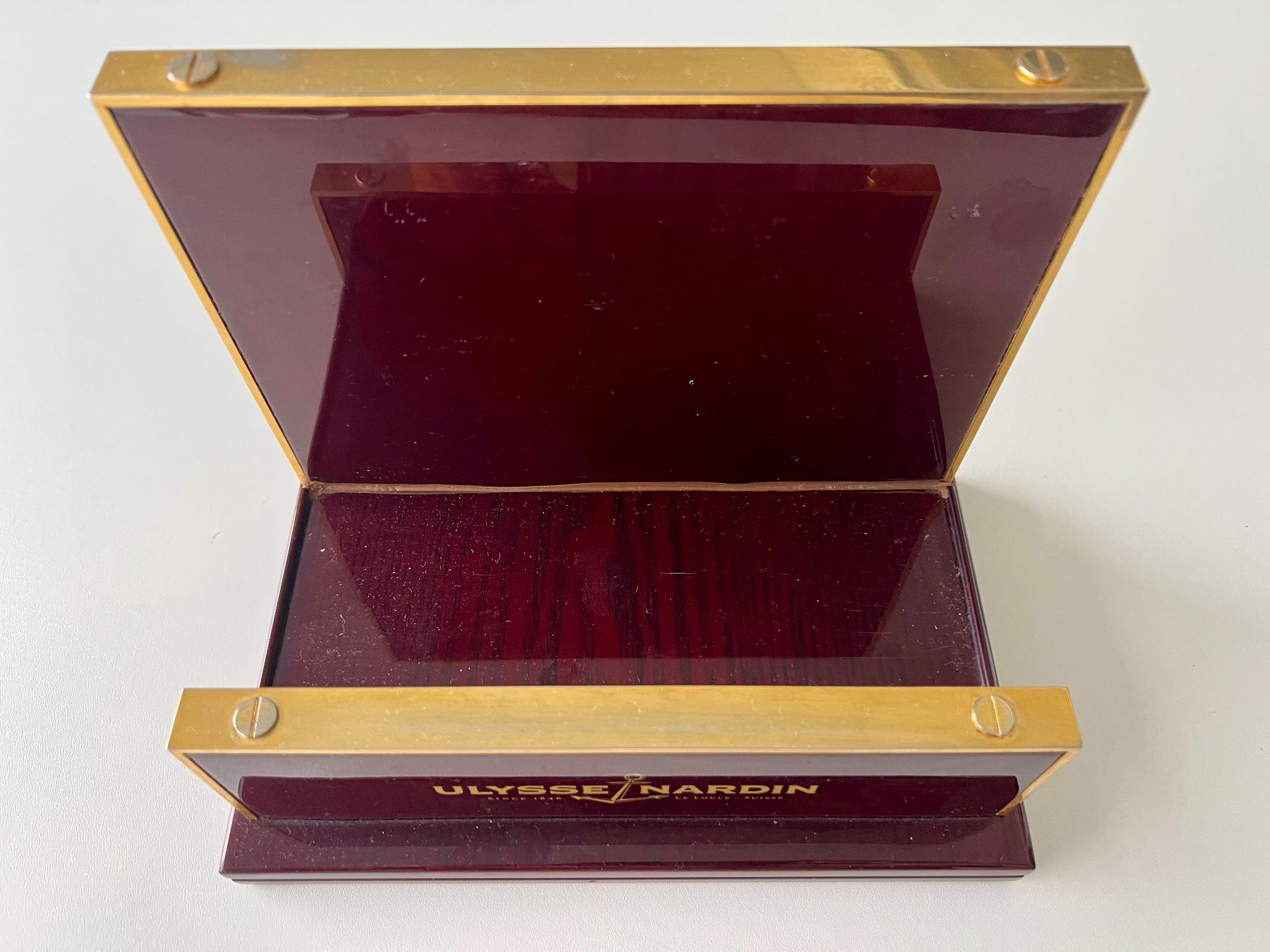 Ulysse Nardin Orologi: ULYSSE NARDIN original precious wood & brass document holder – Usato da Mont-sur-Lausanne venduto da vmi_ym5l 1
